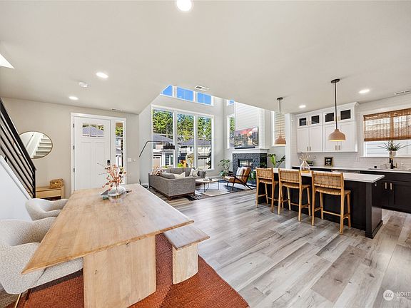 4th image of 12975 189th Avenue E