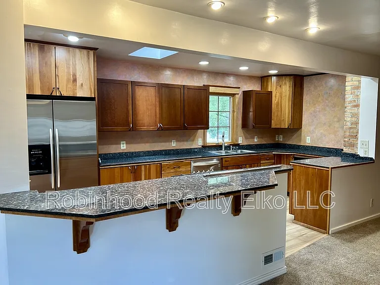 165 W Oak St #1 — Photo 11