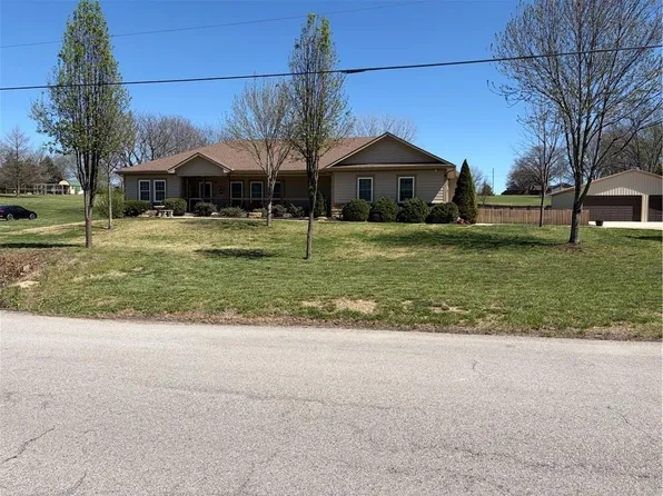 523 S 134th St, Bonner Springs, KS 66012