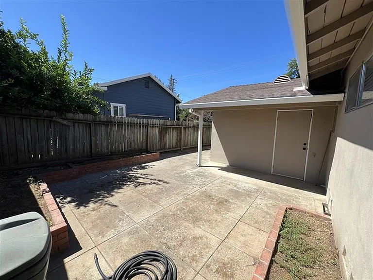 715 Natoma St — Photo 9
