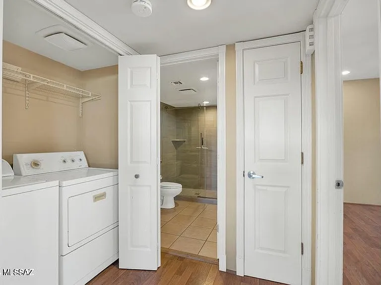1231 E Linden St — Photo 9