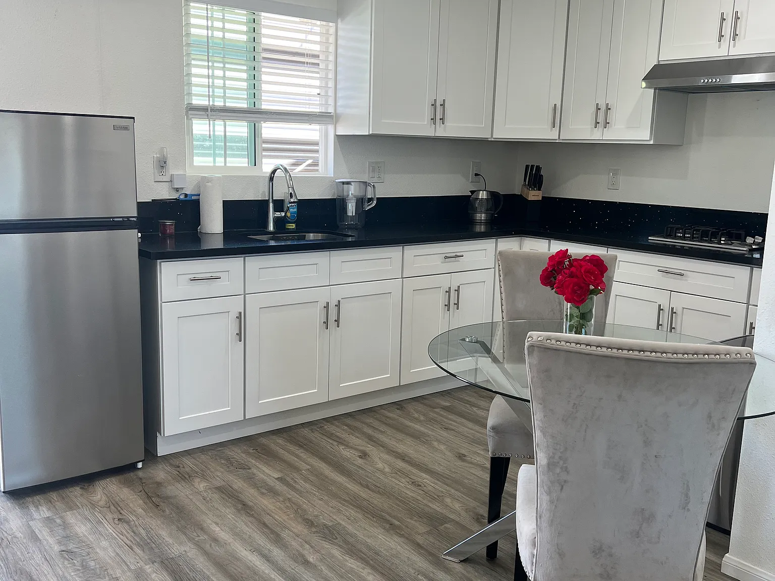 Studio, 450 sqft, $2,200 — Photo 3
