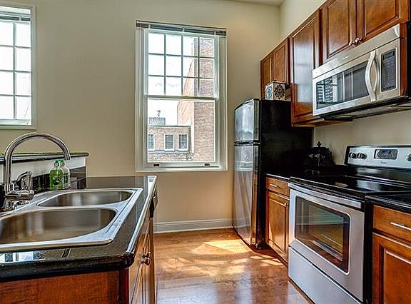 4th image of 703 Carondelet St APT 207