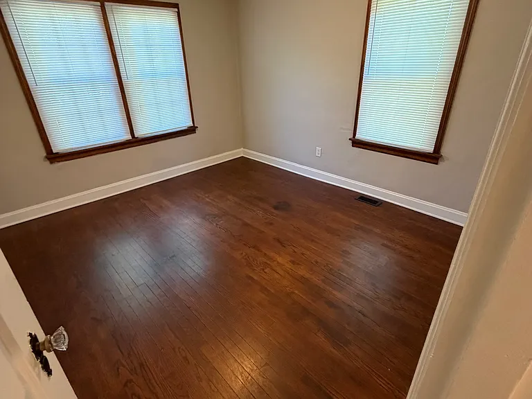 3413 Gilham Ave #B — Photo 10