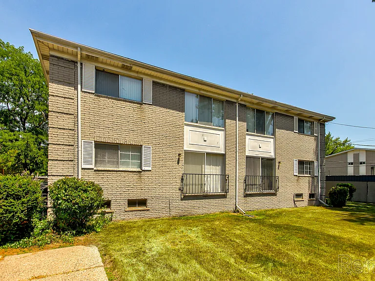 Redford Manor Apartments — Photo 4