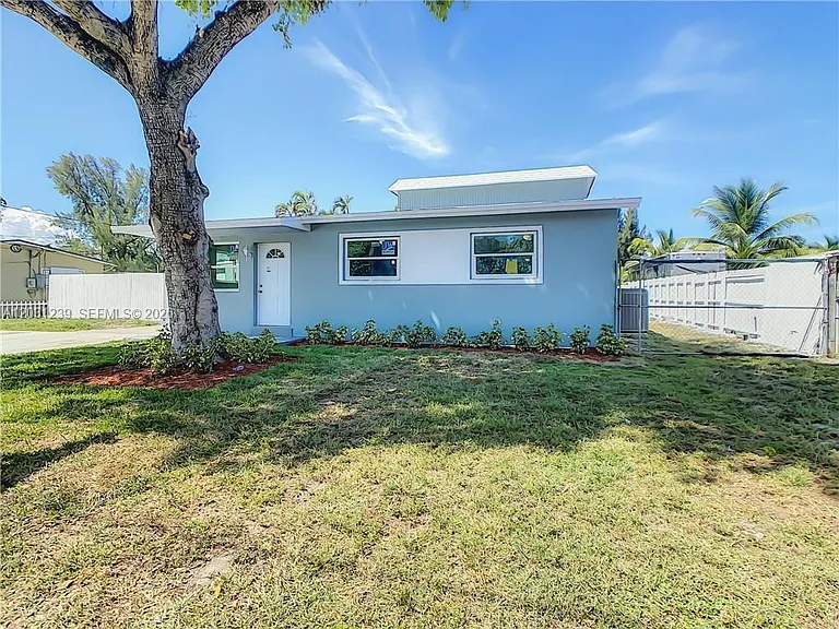 3921 SW 31st Dr — Photo 3