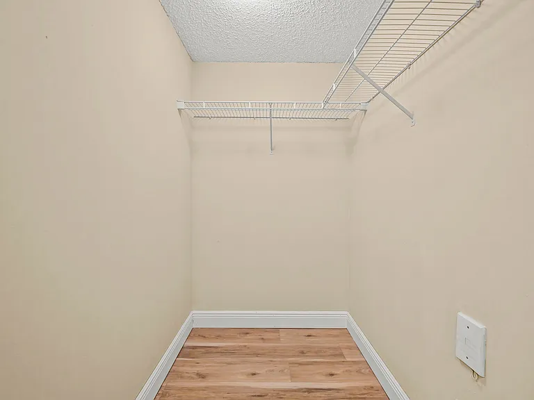 1100 Crestwood Ct S #S-1109 — Photo 17