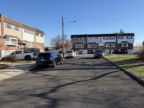 4th image of 3164 Derry Rd