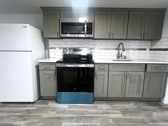 2nd image of 2540 48th St #1