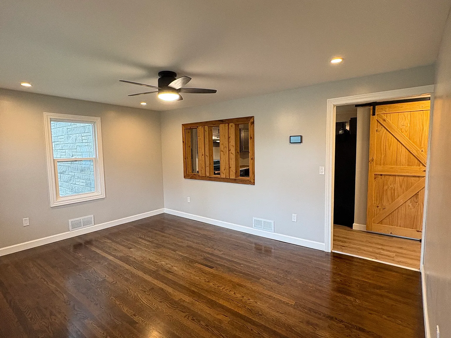 2 bed, 850 sqft, $1,350 — Photo 2