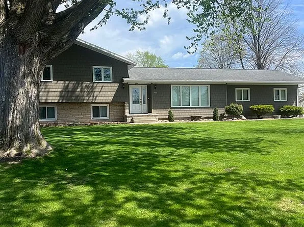 800 School St, Stanhope, IA 50246