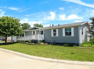 285 Madison Ct, White Lake, MI 48386