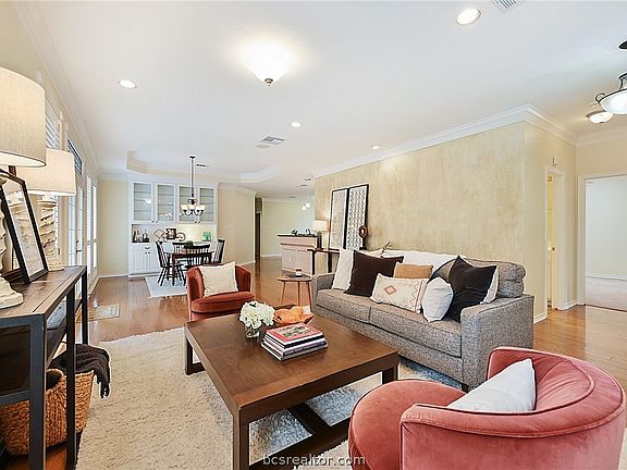 2nd image of 4720 Stonebriar Cir