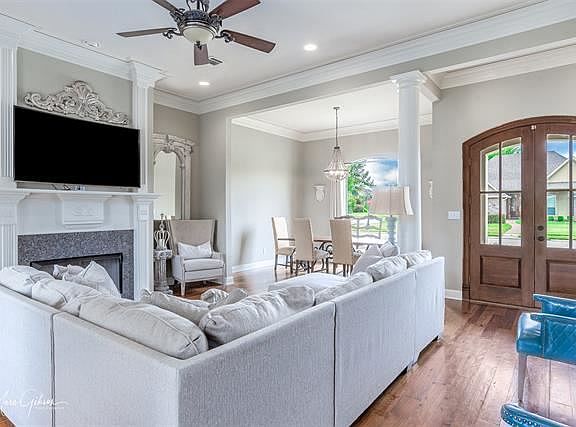 4th image of 10004 Loveland Ct