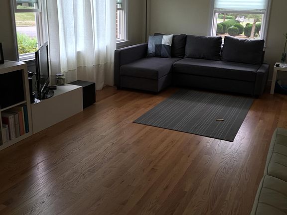 3rd image of 2437 Maple Ave