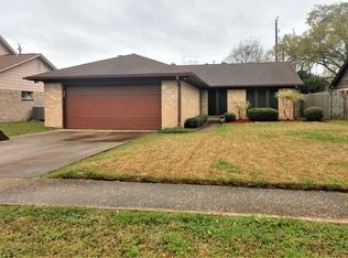 606 Briarclift Ln, Baytown, TX 77521