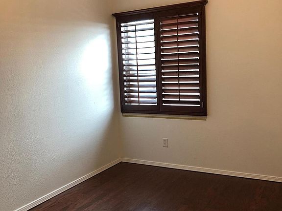 4th image of 557 Green Village Ct #B