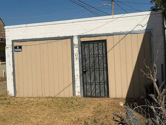 3rd image of 615 SW Summit Ave