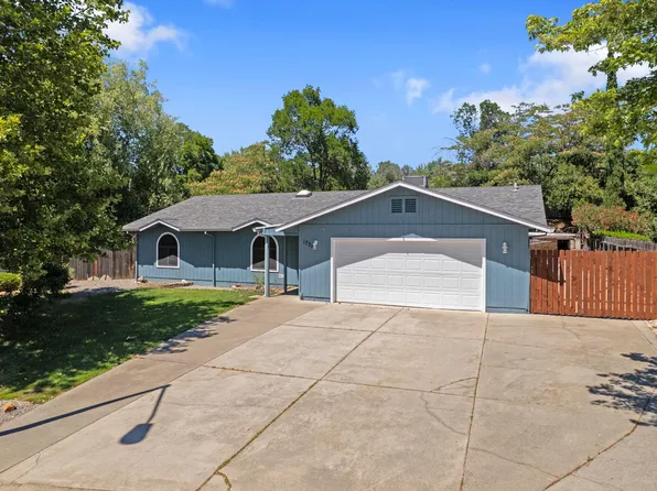1738 Almaden Dr, Redding, CA 96001
