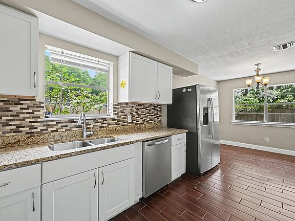 4th image of 3203 Dawnwood Dr