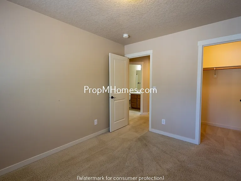 259 N Cedar St — Photo 11