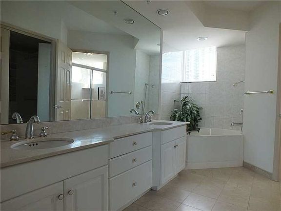 4th image of 3370 Hidden Bay Dr #901