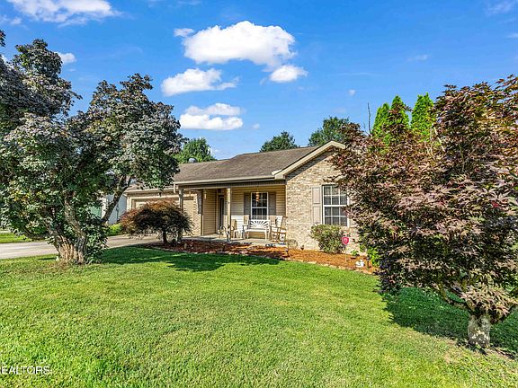 4th image of 143 Nicole Chase Ln