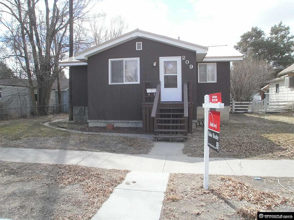 1st image of 209 1st Ave S