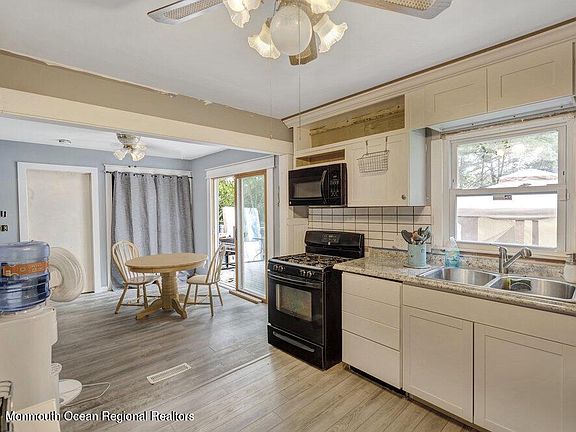 4th image of 1052 Savannah Cir
