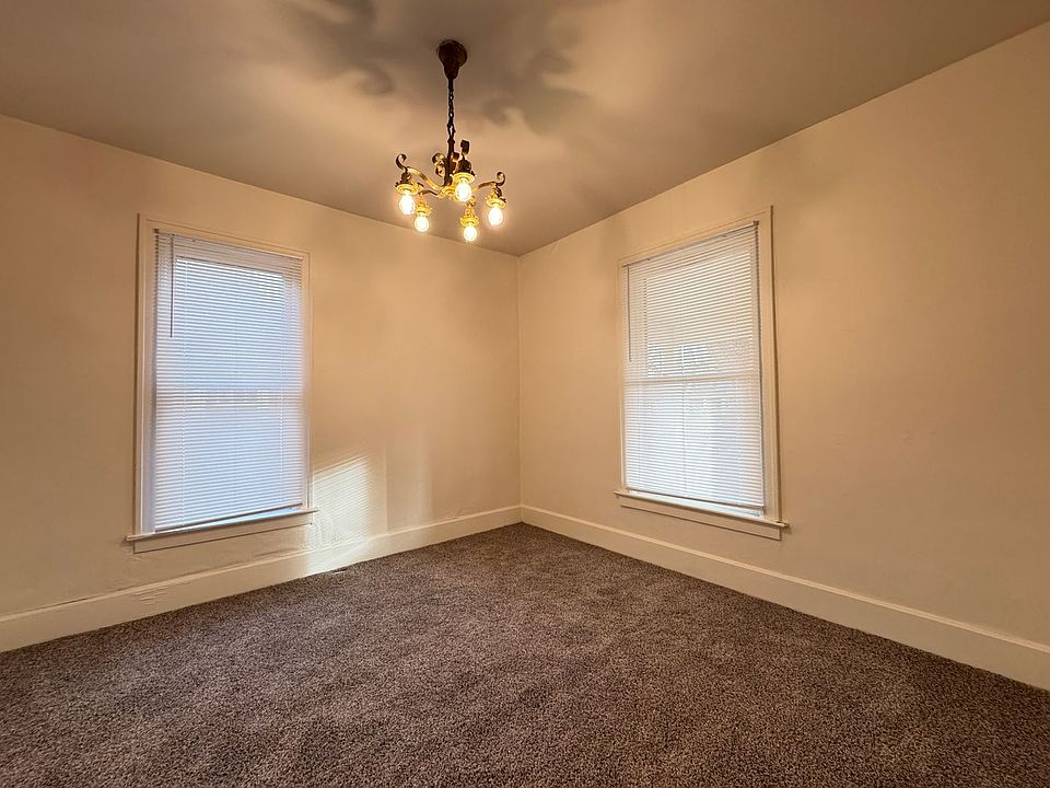1st image of 828 W Mountain Ave