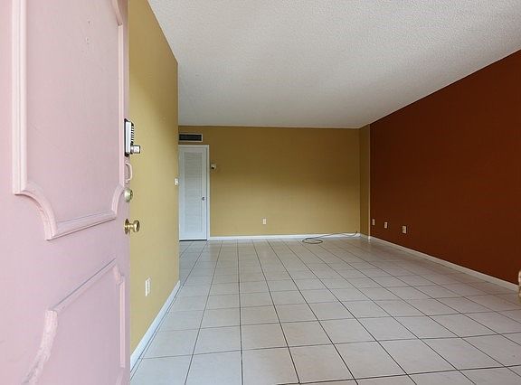 4th image of 900 SW 84th Ave APT 212A