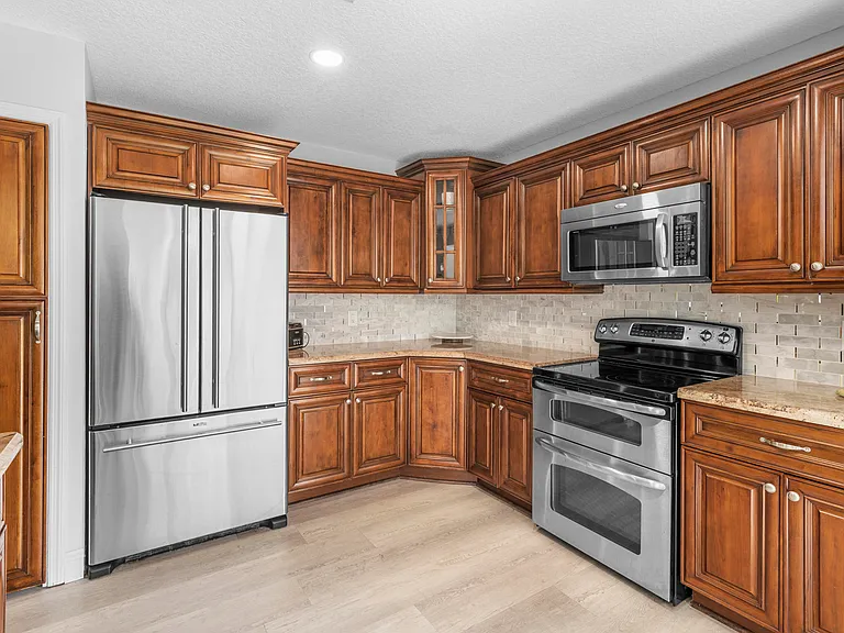 12715 Kingsway Rd — Photo 28