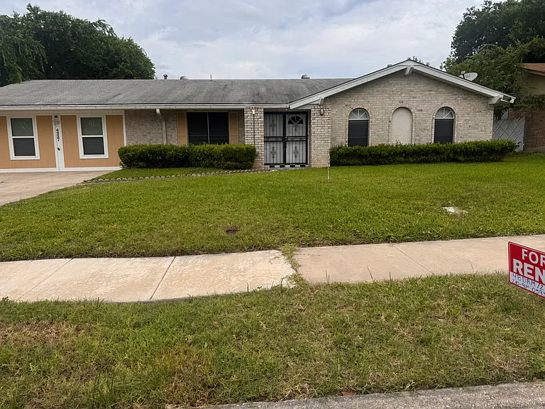 4227 Eagle Nest Dr — Photo 1