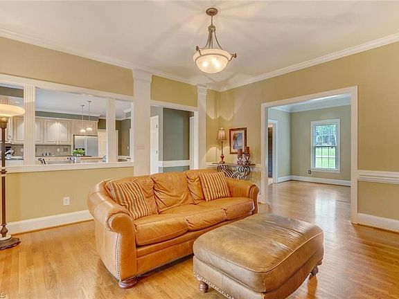 5th image of 4004 Smithfield Dr