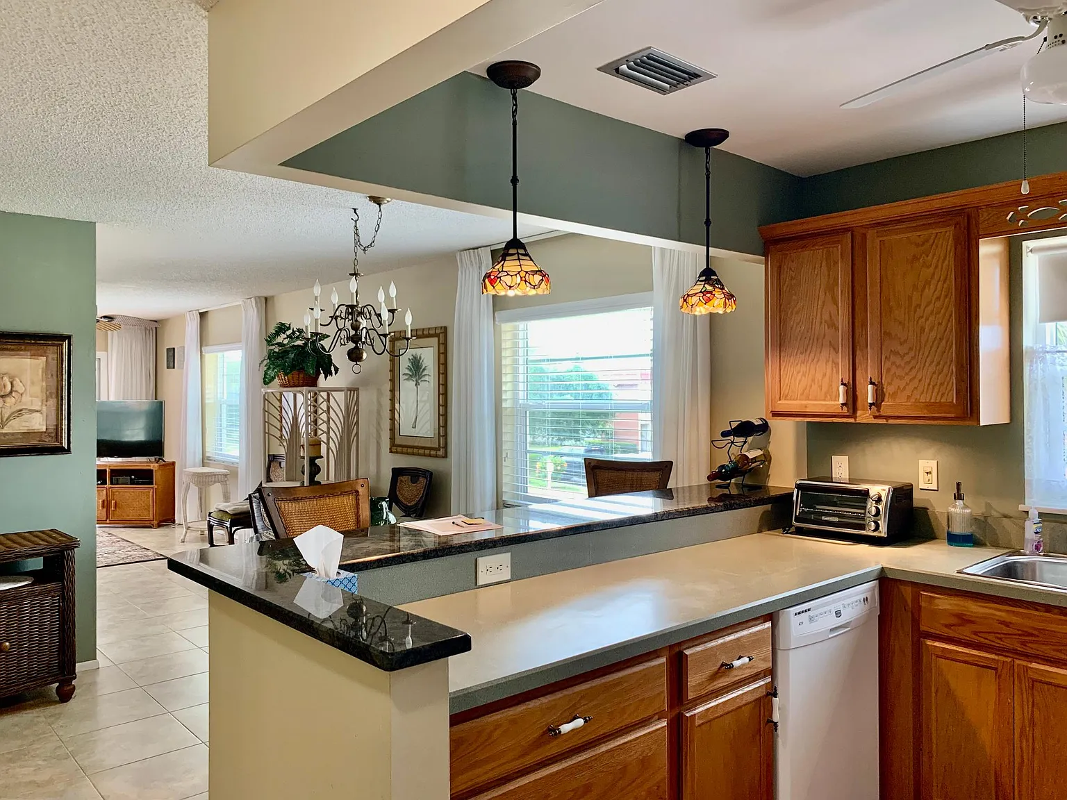 2 bed, 1000 sqft, $1,650 — Photo 2