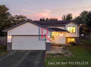 1395 Honeysuckle Ln SE, Cambridge, MN 55008