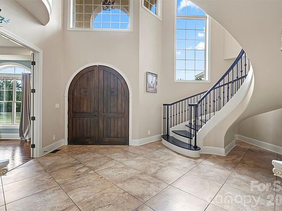 3rd image of 220 Fincher Rd