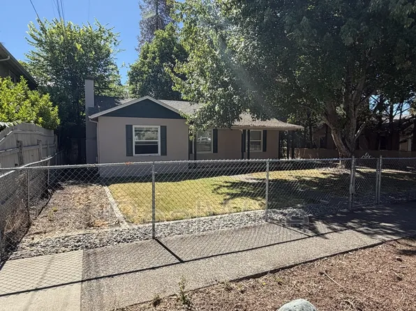 751 NW 5th St, Grants Pass, OR 97526
