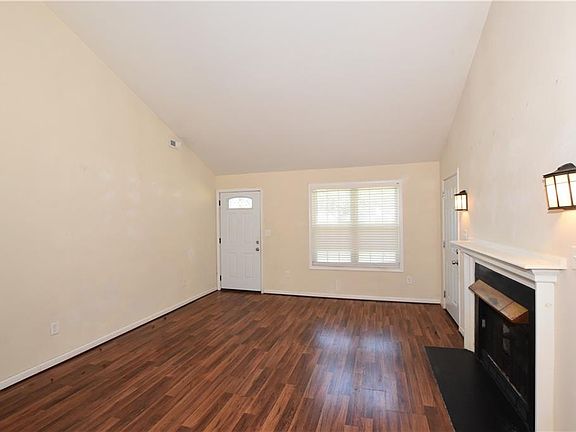2nd image of 1505 Lincoln Ct