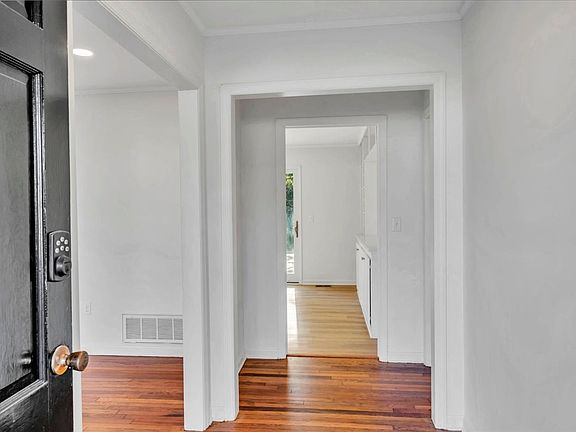 5th image of 1806 Knox St