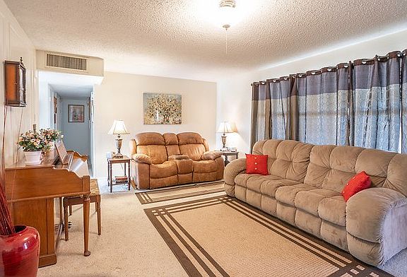 5th image of 2501 Custer Ave