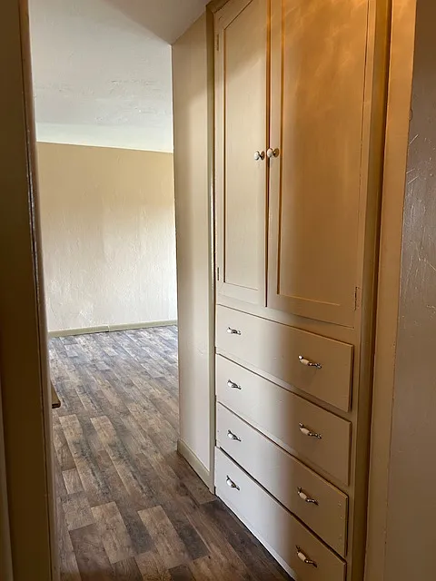 3 bed, 812 sqft, $800 — Photo 2