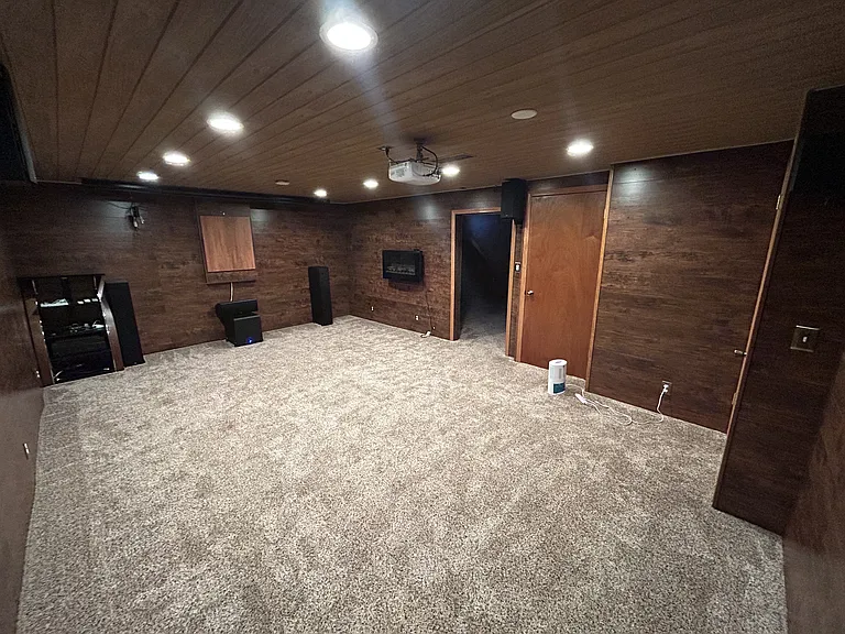 1425 Bellflower Ln — Photo 17