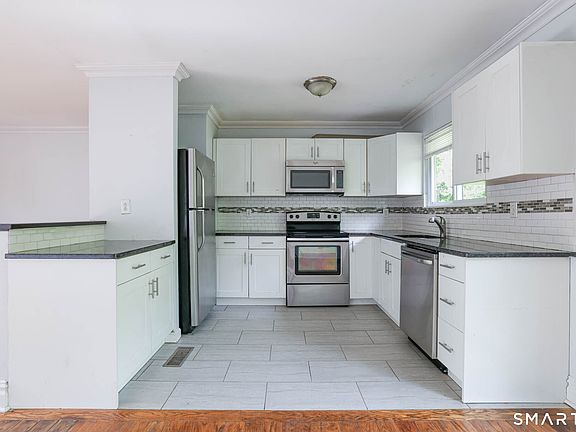 3rd image of 49 Tudor Ln