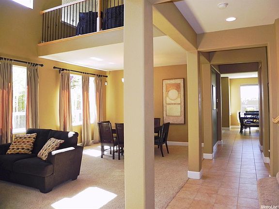 3rd image of 208 Tarquinia Ct