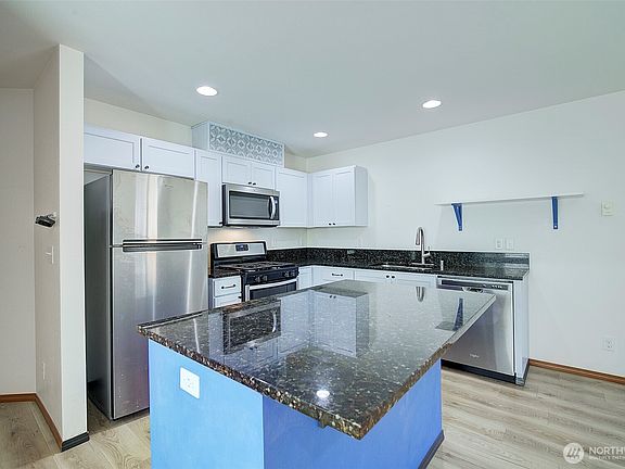 3rd image of 4027 82nd Avenue NE