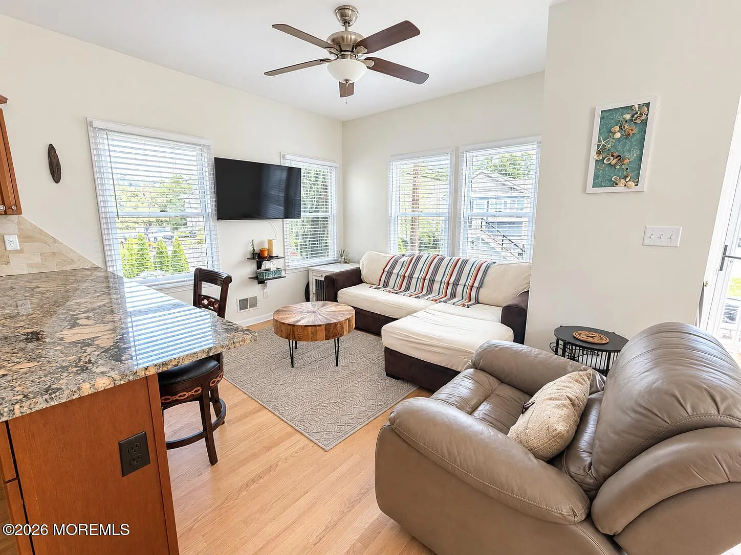 2 bed, 1.0 bath, 937 sqft, $3,400 — Photo 2