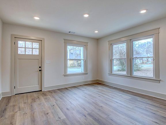 5th image of 1815 Scott St