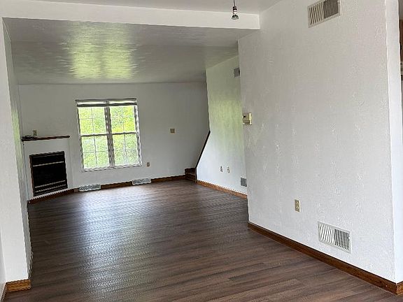 3rd image of 520 Bush Way #520
