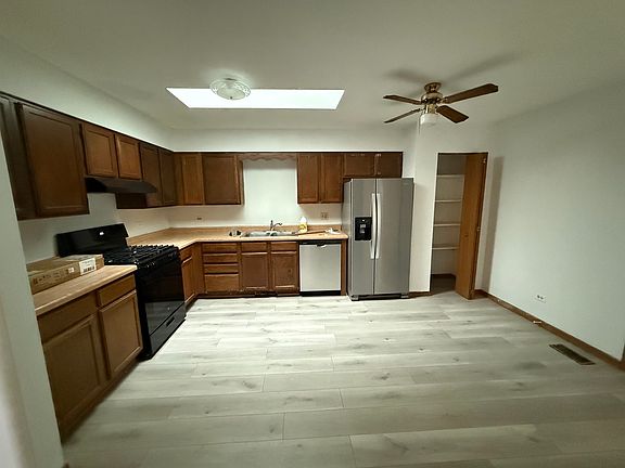4th image of 803 Pine Grove Ave